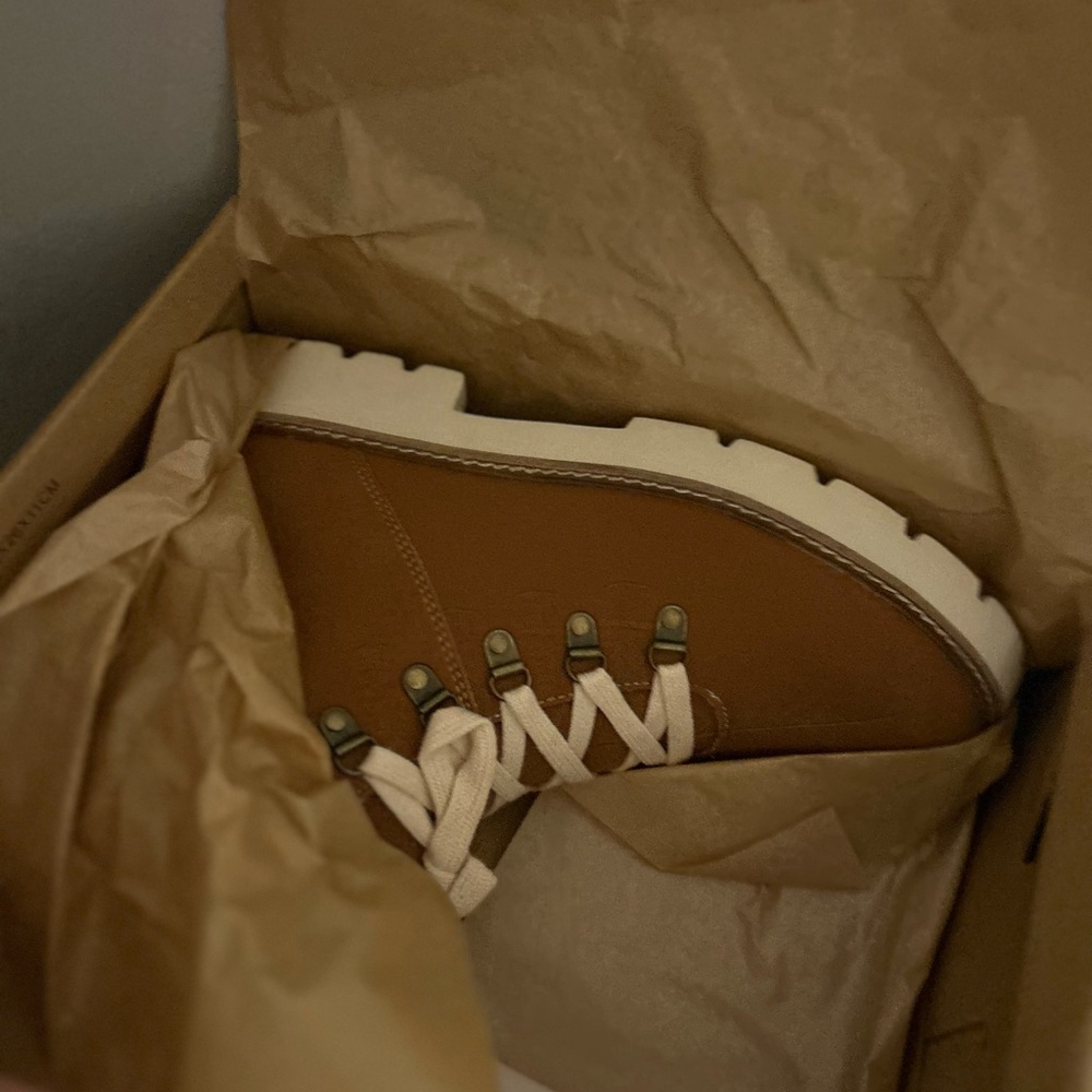 NIB Cognac Sherling trim lug lace up boot - Picture 8 of 12